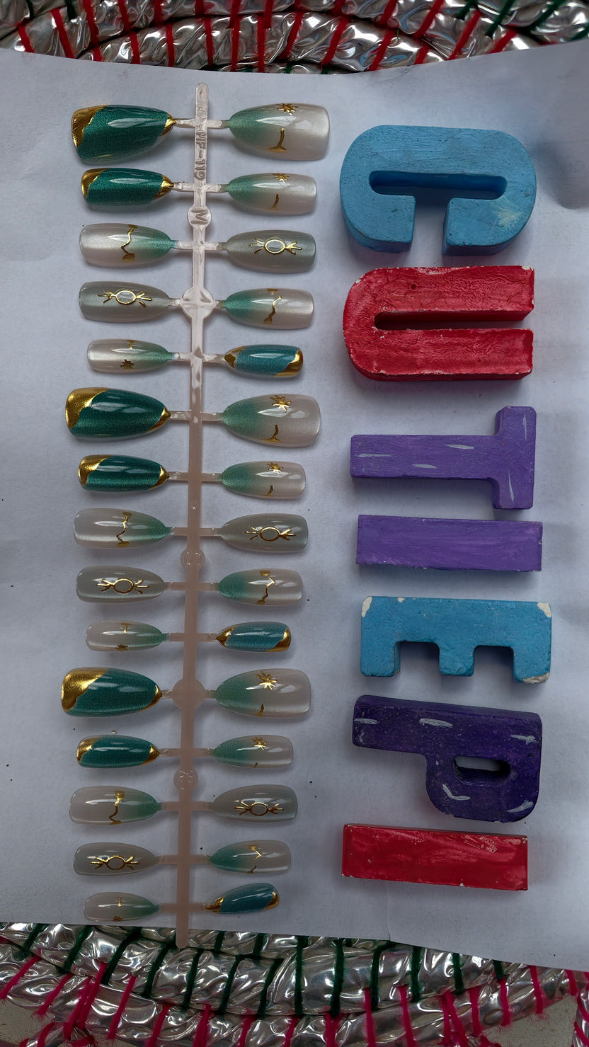Emerald Beauty Handmade Press-On Nails Set 30 pcs - Free Sticker Sheet